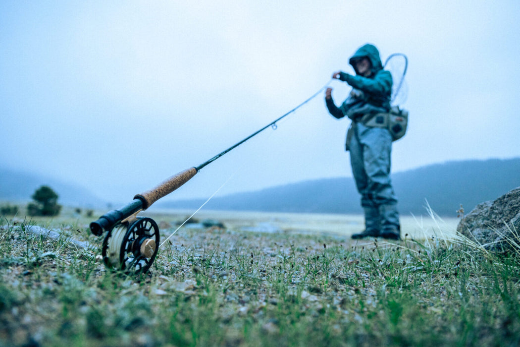 3 piece fly fishing rod TFO Signature III The rod and reel combo comes with 2 dry flies a carrying case for protecting your fishing gear while travelling in the car or while its in storage between fishing trips. Sage Dart Fly Rod -